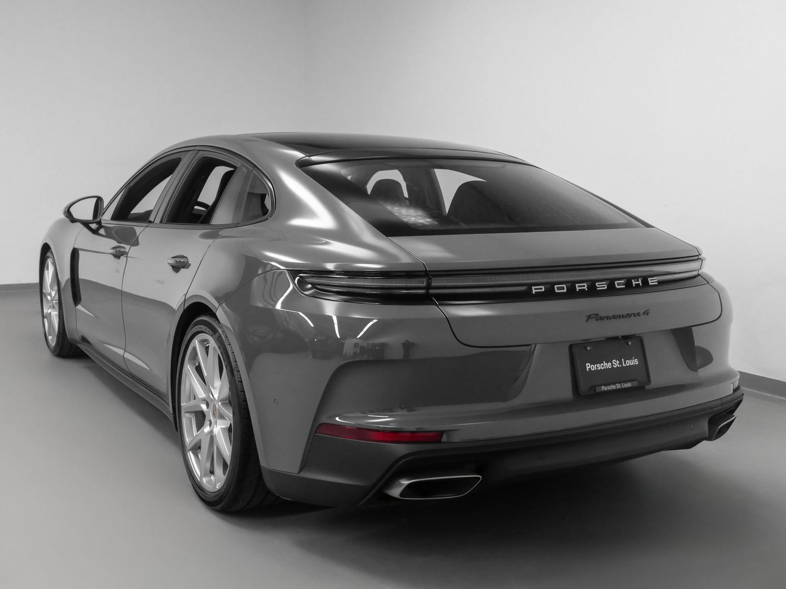 Certified 2025 Porsche Panamera 4 image 3