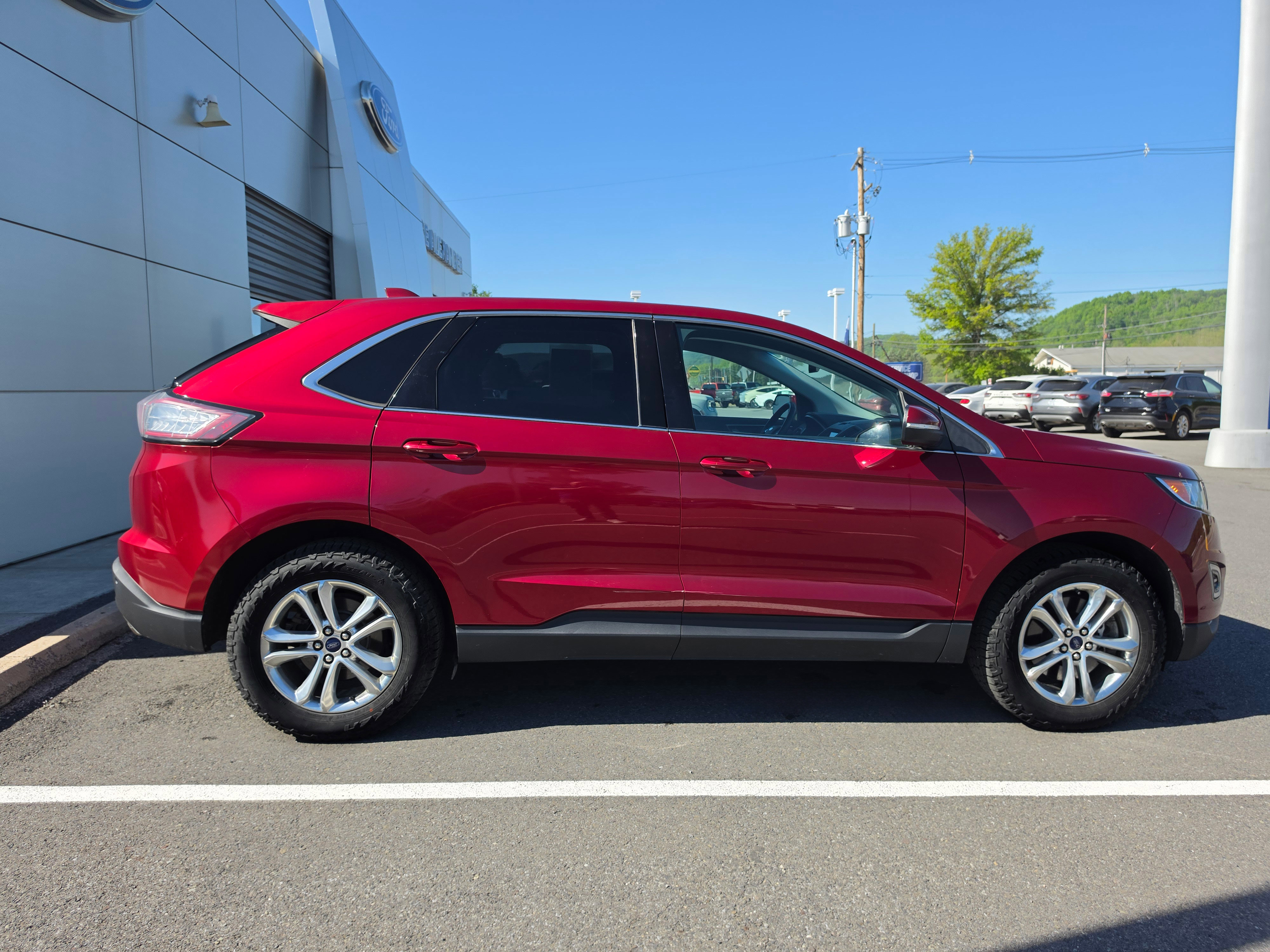 Used 2018 Ford Edge SEL w/ Equipment Group 201A AWD/4WD image 2
