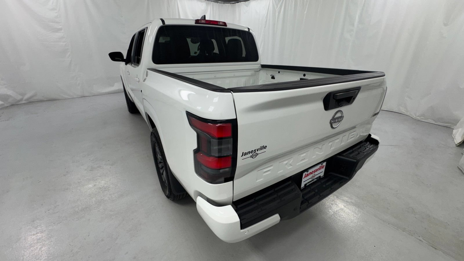 Certified 2025 Nissan Frontier SV AWD/4WD image 5