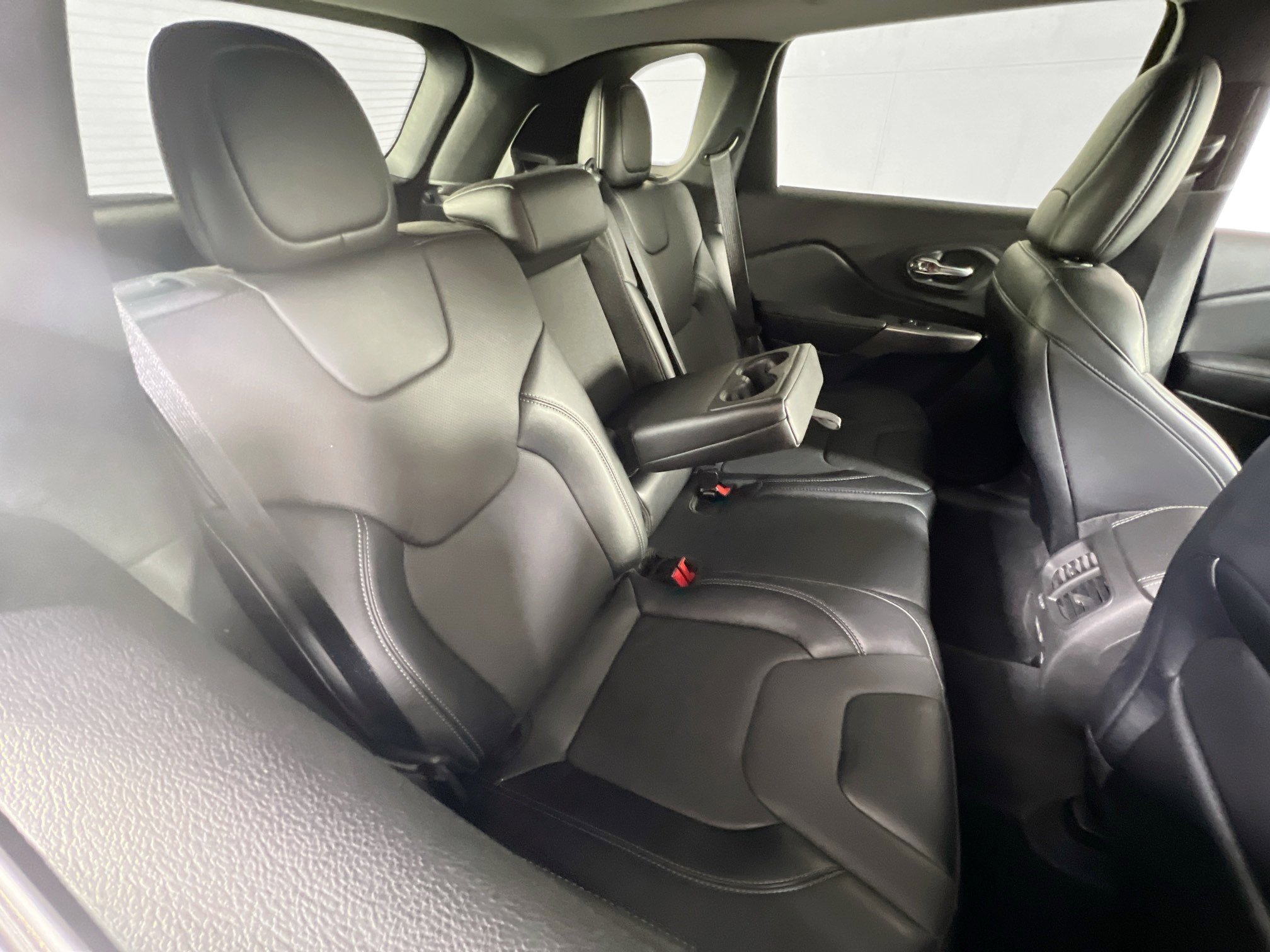 Used 2022 Jeep Cherokee Limited image 26