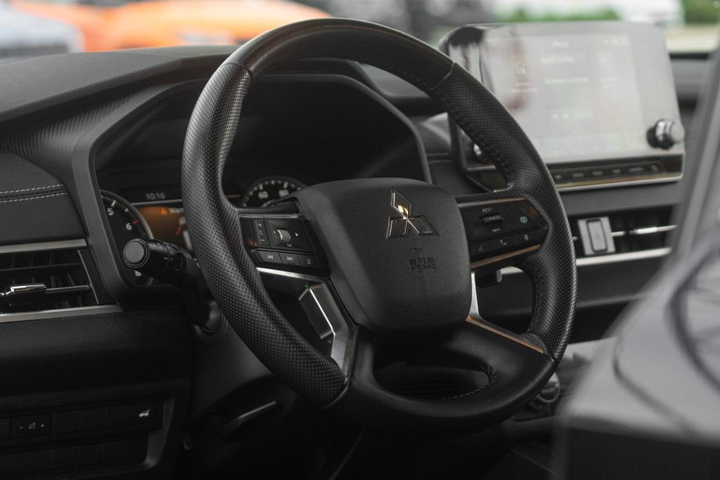 Used 2024 Mitsubishi Outlander SE Black Edition image 22