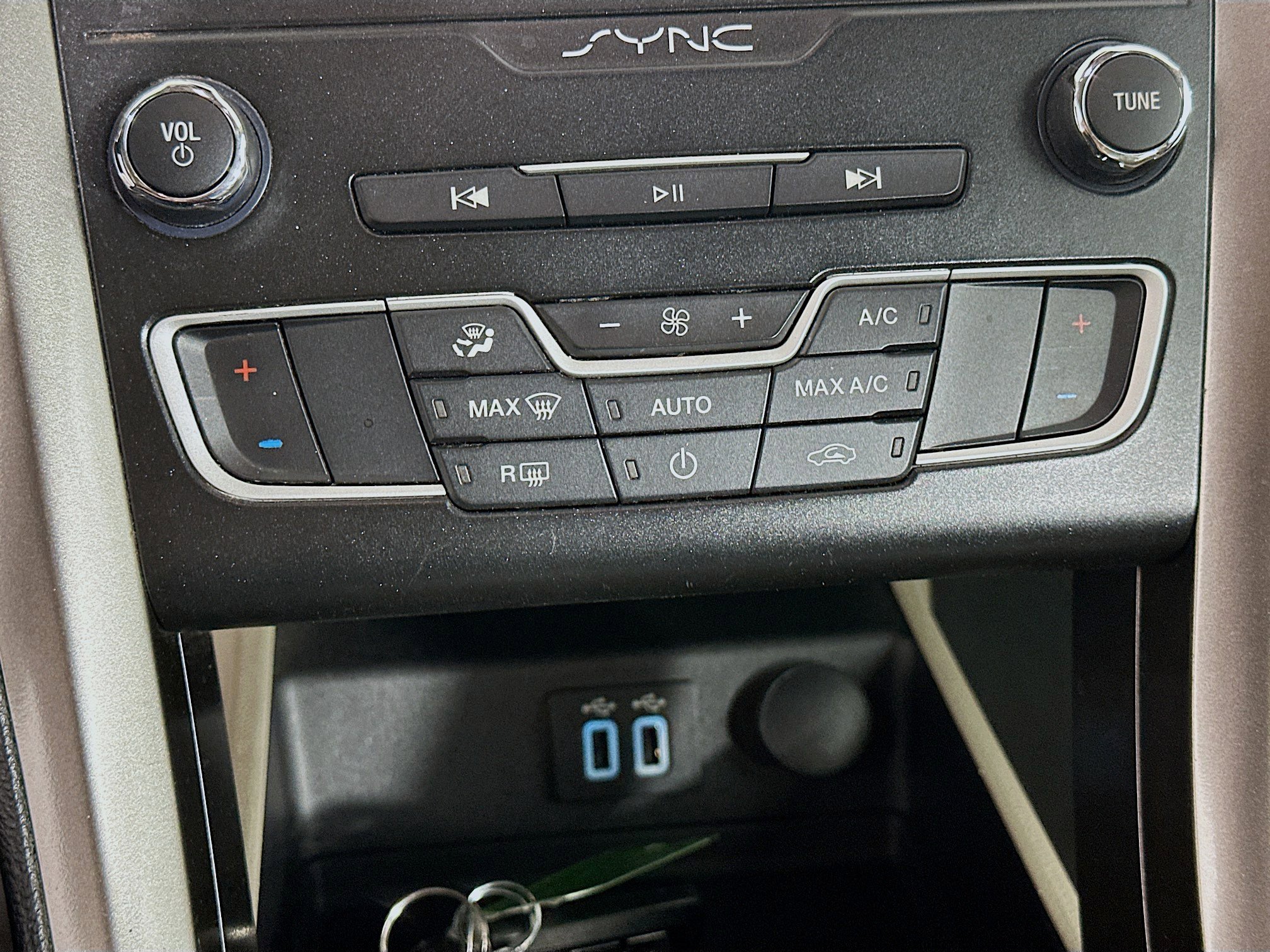 Used 2019 Ford Fusion SE FWD image 23