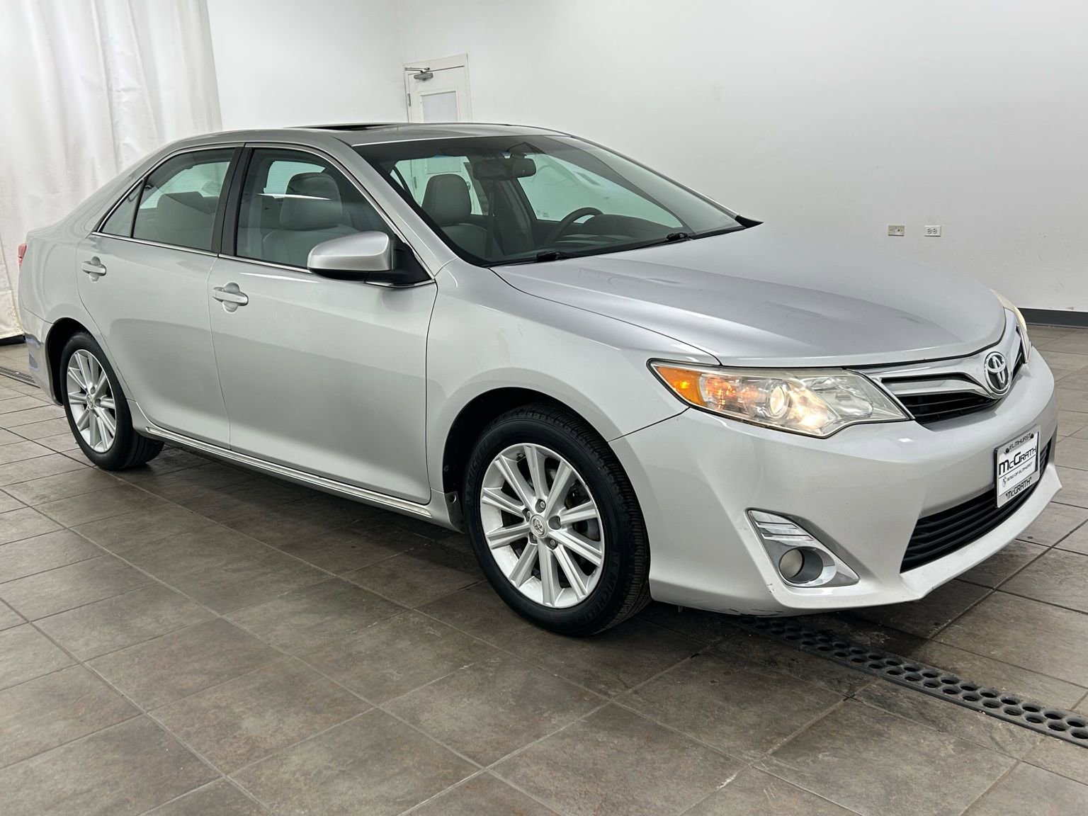 Used 2013 Toyota Camry XLE w/ Leather Pkg image 6