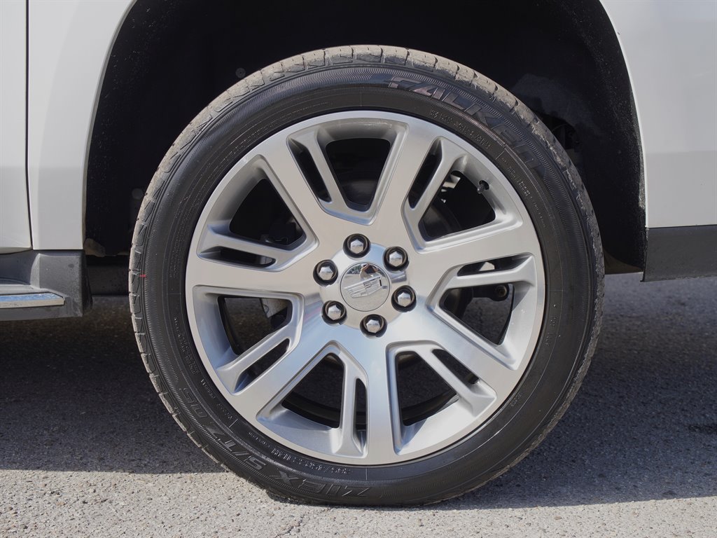 Used 2016 Cadillac Escalade ESV Luxury RWD image 40