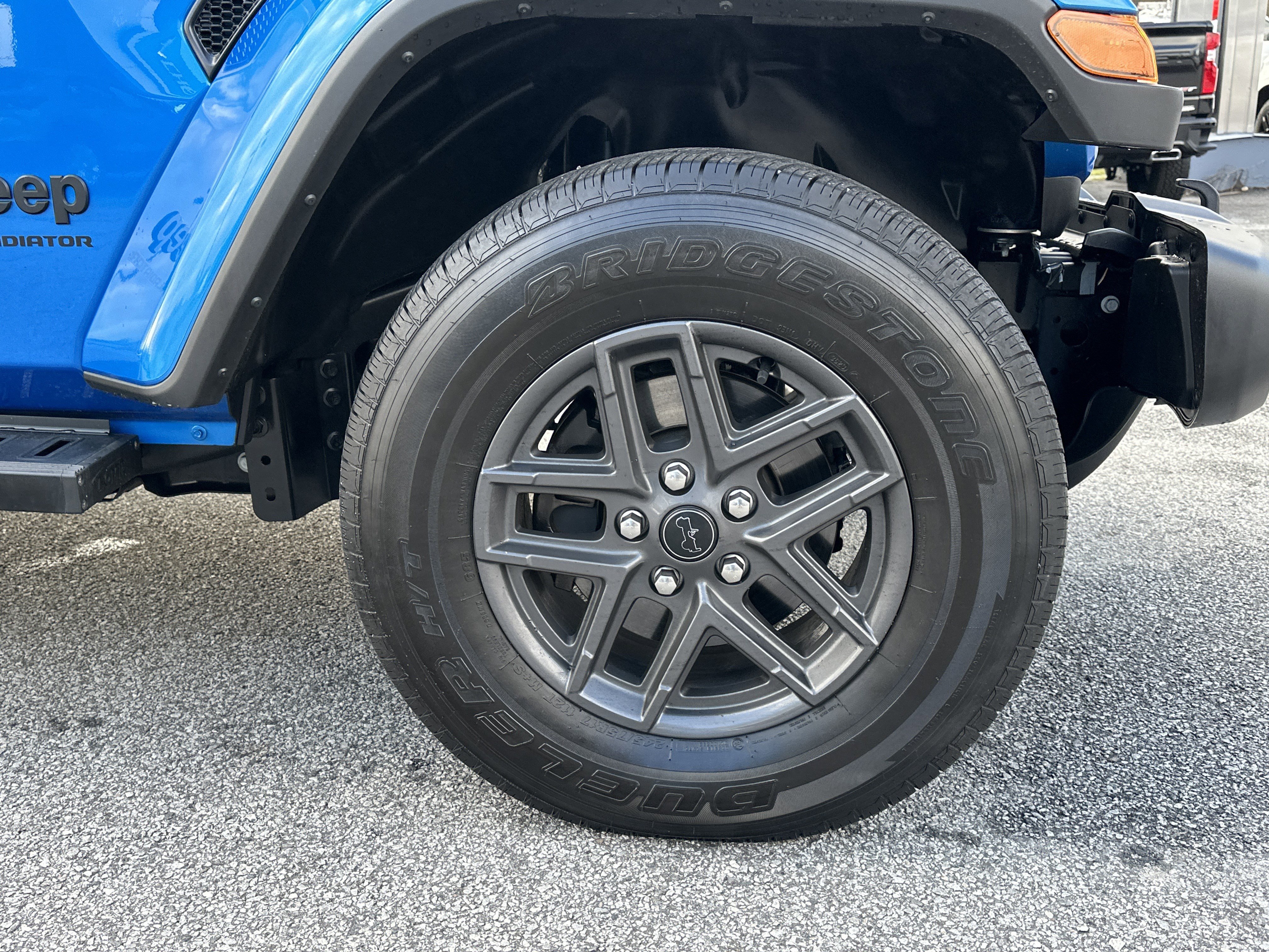 Used 2024 Jeep Gladiator Sport image 12