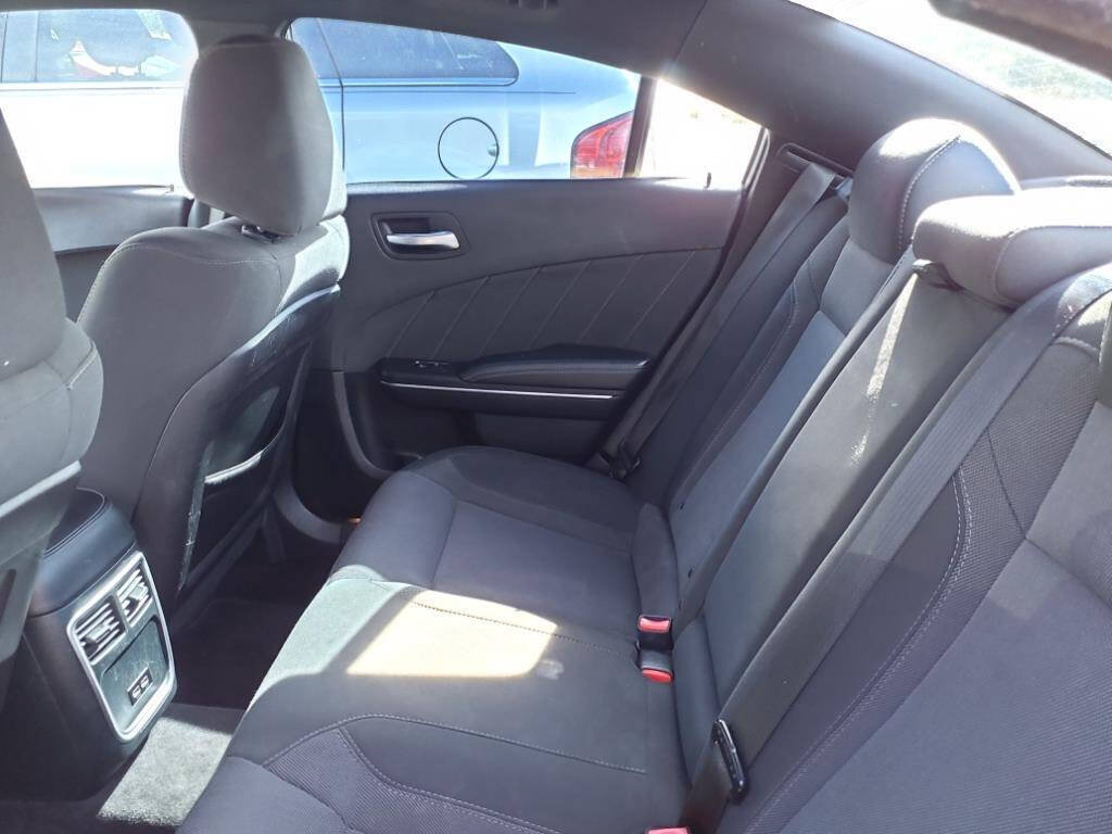 Used 2016 Dodge Charger SXT RWD image 6