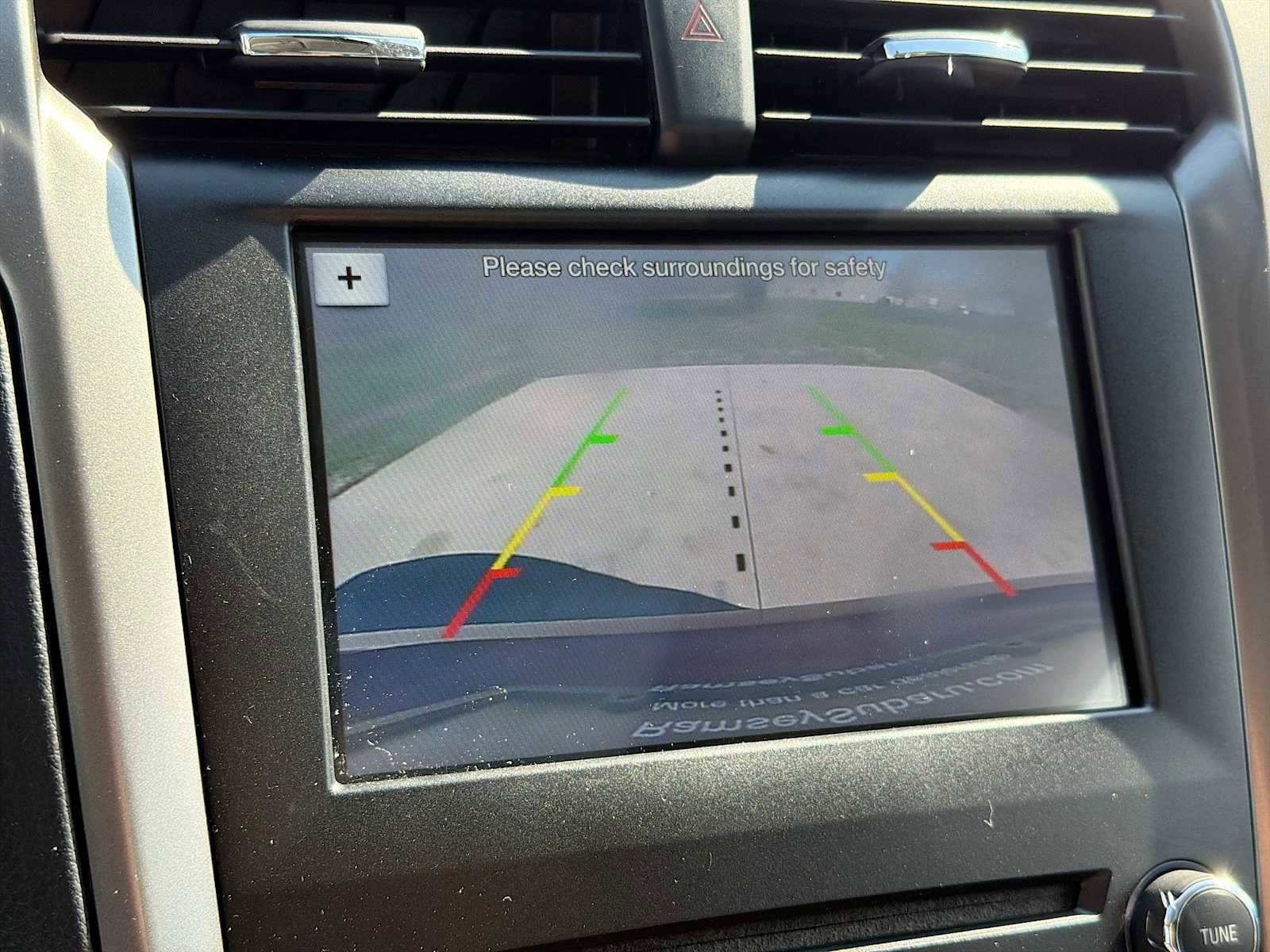 Used 2017 Ford Fusion SE w/ Fusion SE Technology Package image 24