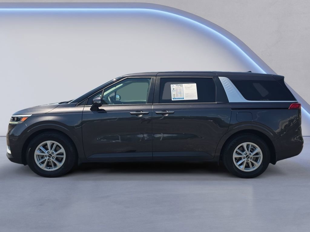 Used 2023 Kia Carnival LX FWD image 2