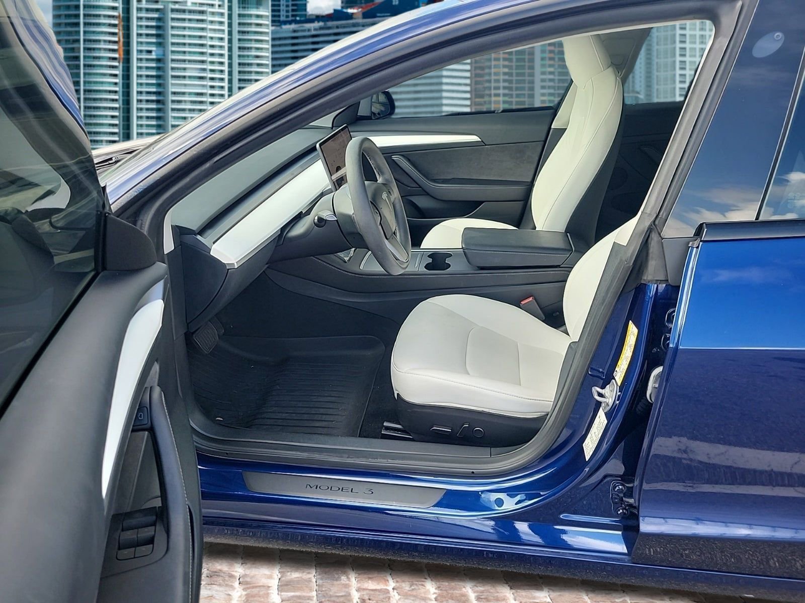 Used 2023 Tesla Model 3 Standard Range image 18