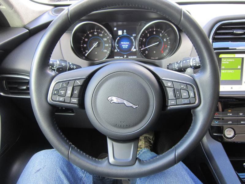 Used 2019 Jaguar F-PACE Premium image 11