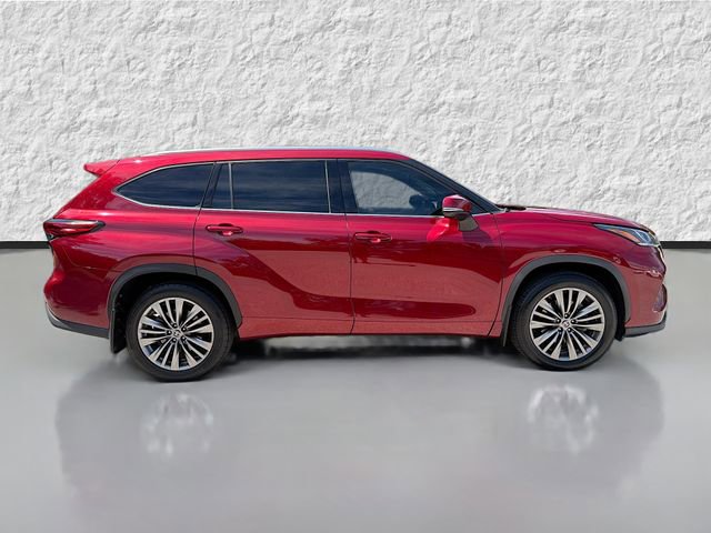 Used 2020 Toyota Highlander Platinum AWD/4WD image 2