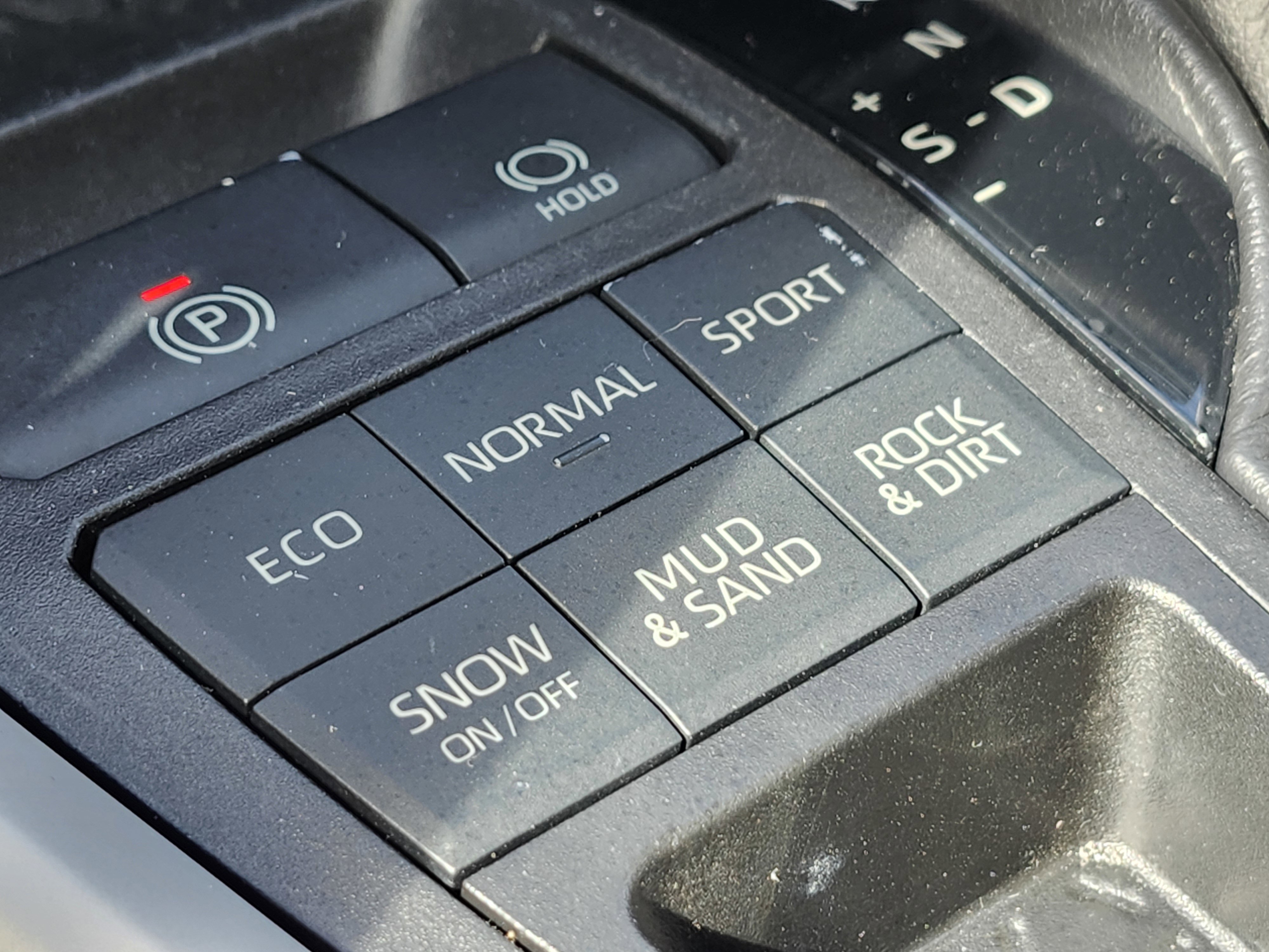 Used 2020 Toyota RAV4 XLE image 29