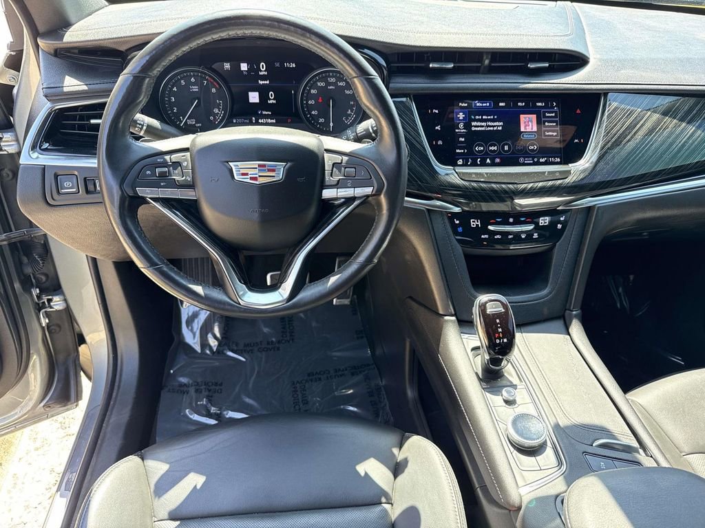 Used 2023 Cadillac XT6 Premium Luxury w/ Technology Package AWD/4WD image 31