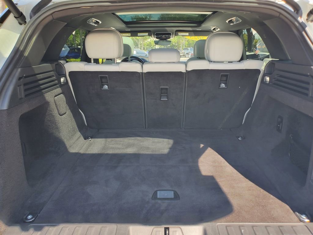 Used 2025 Land Rover Range Rover Sport SE image 8