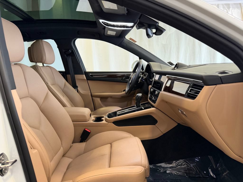Certified 2023 Porsche Macan S AWD/4WD image 16