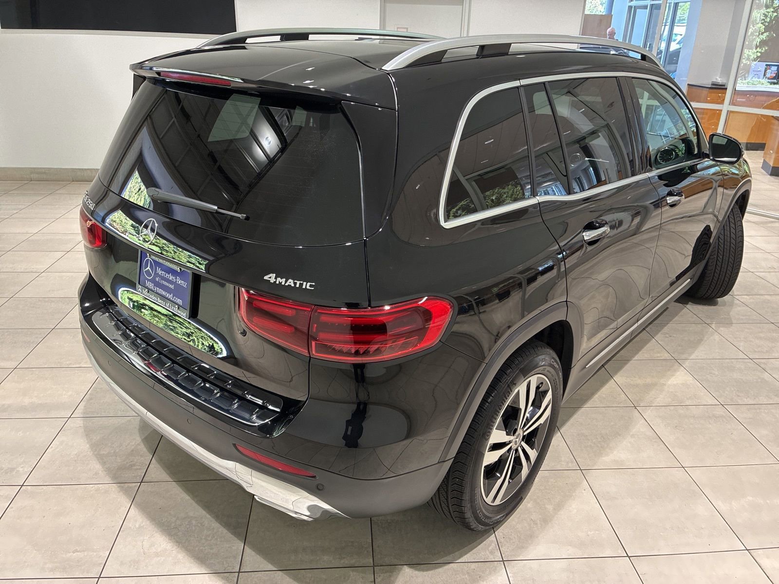 Used 2025 Mercedes-Benz GLB 250 4MATIC image 4