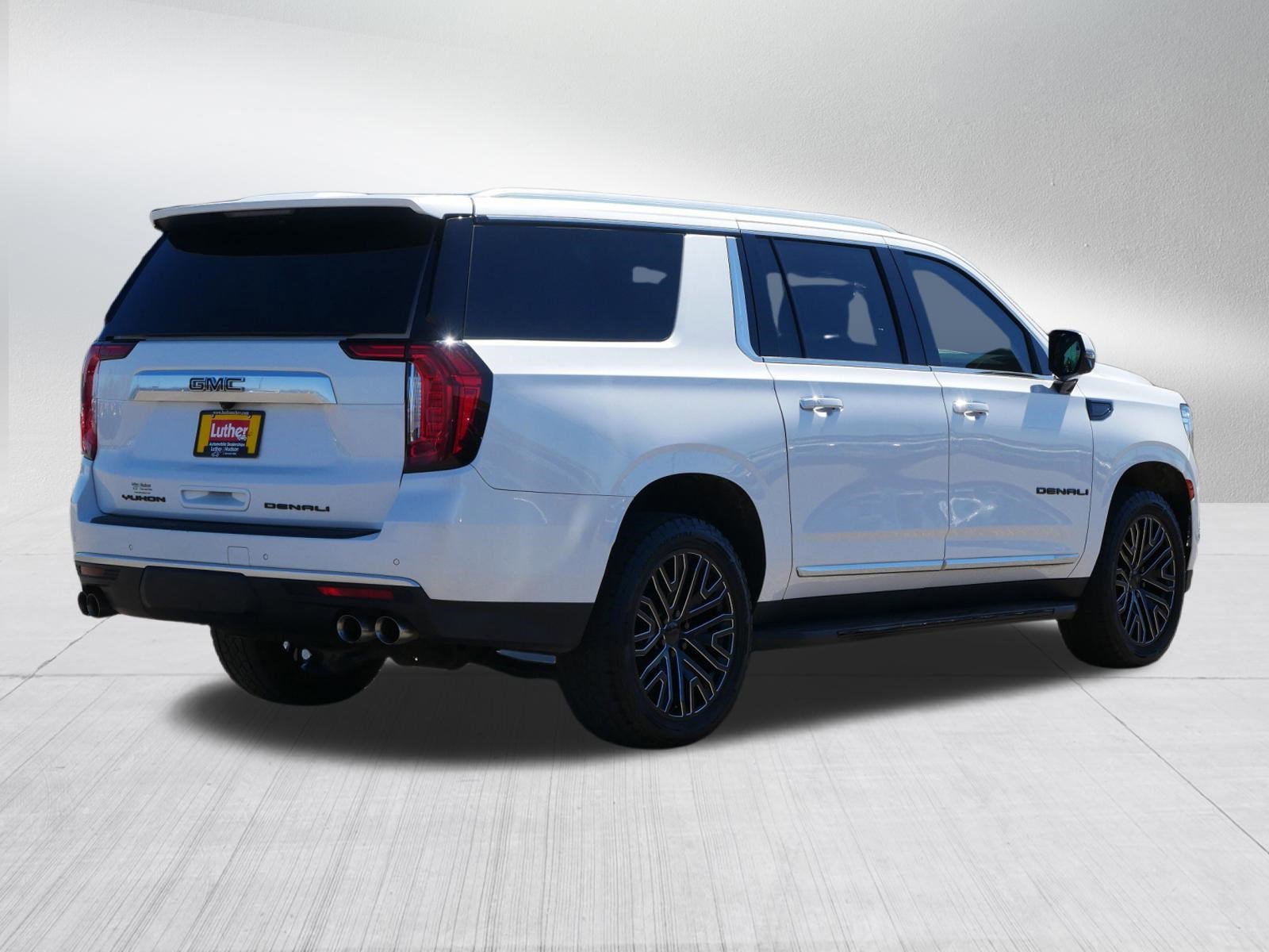 Used 2022 GMC Yukon XL Denali image 7