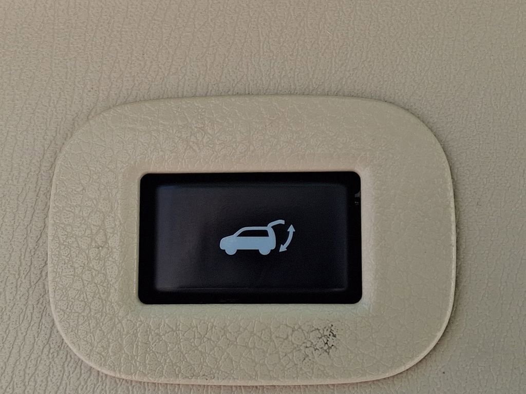 Used 2022 INFINITI QX80 Luxe w/ Cargo Package AWD/4WD image 29