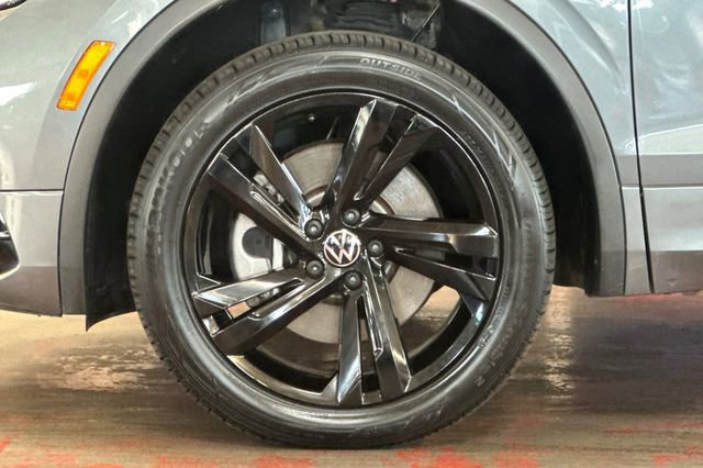 Certified 2024 Volkswagen Tiguan SE R-Line AWD/4WD image 34
