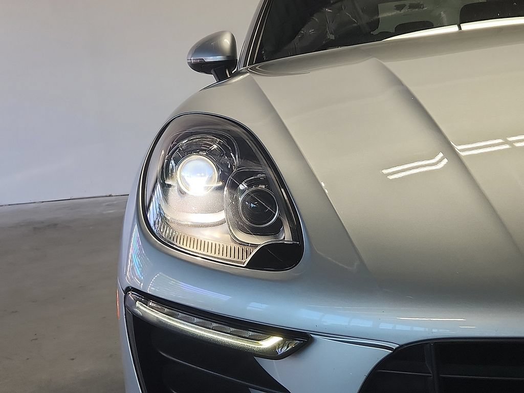 Used 2018 Porsche Macan AWD/4WD image 9