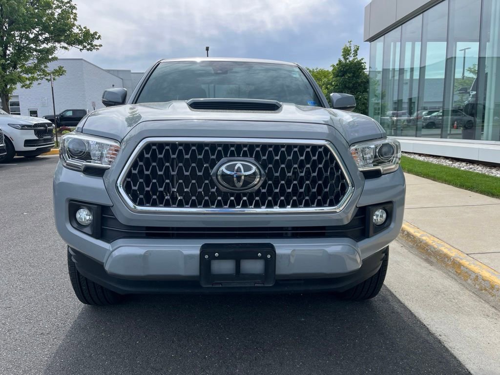 Used 2019 Toyota Tacoma TRD Sport AWD/4WD image 2