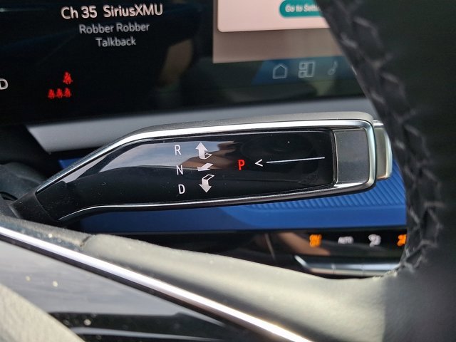 Used 2025 Cadillac Optiq Sport 2 image 15