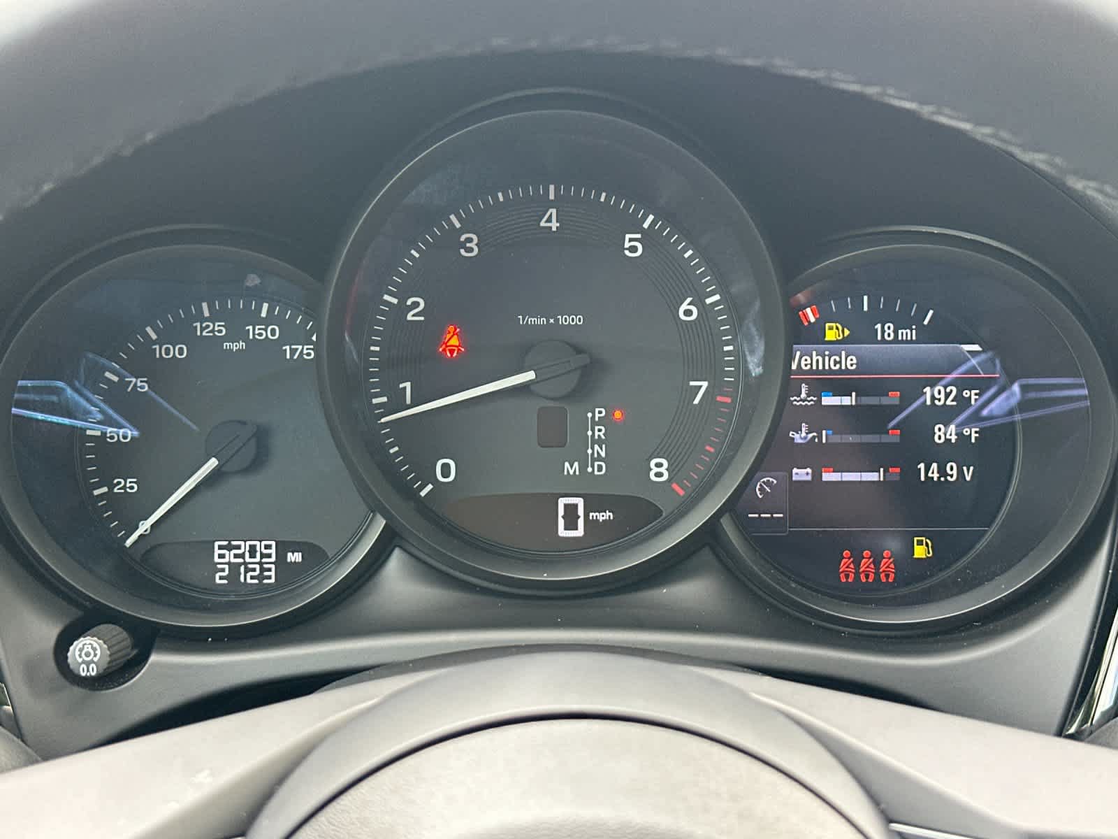 Certified 2025 Porsche Macan AWD/4WD image 28