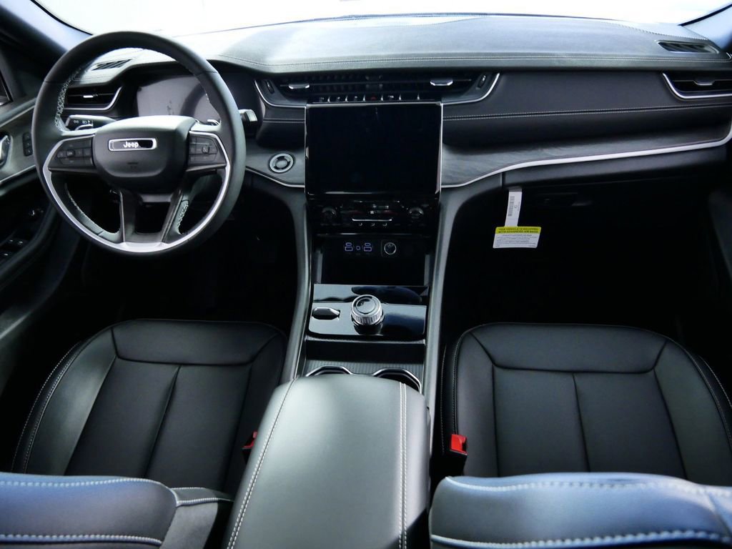 Certified 2024 Jeep Grand Cherokee Limited w/ Black Appearance Package image 6