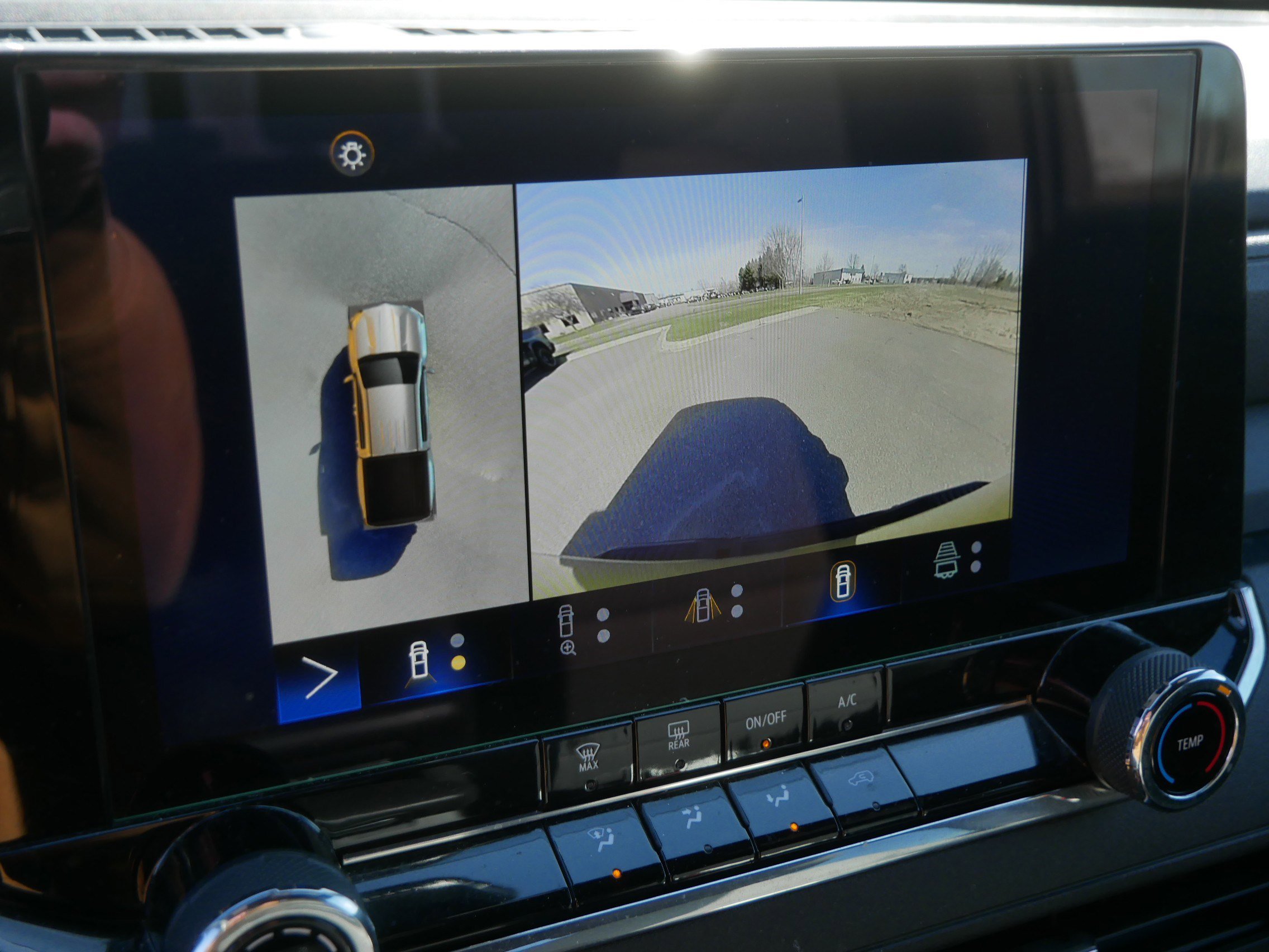 Used 2023 Chevrolet Colorado Trail Boss w/ Technology Package AWD/4WD image 34