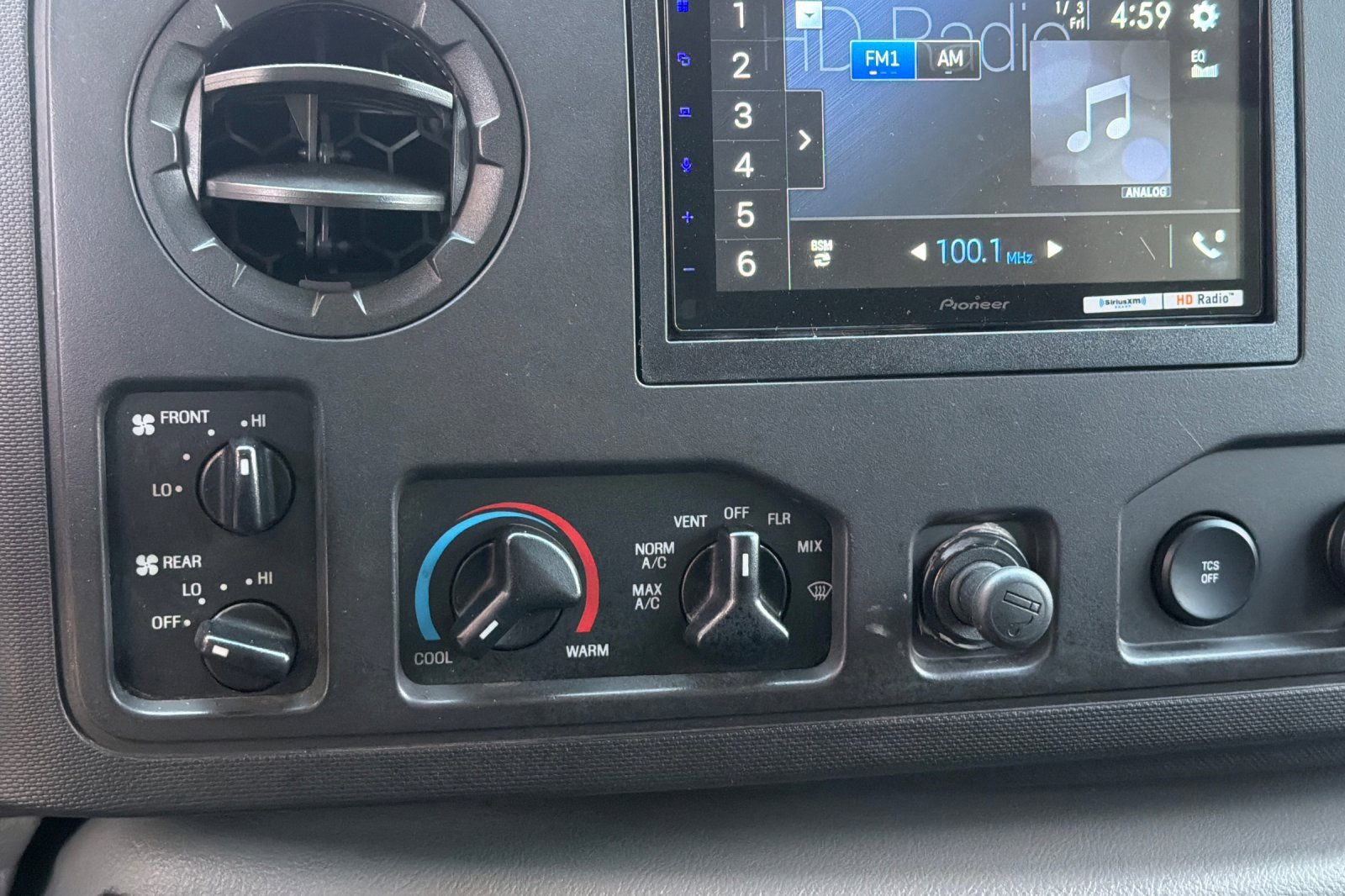 Used 2011 Ford E-350 and Econoline 350 XLT image 19