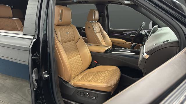 Used 2022 Cadillac Escalade ESV Premium Luxury AWD/4WD image 24