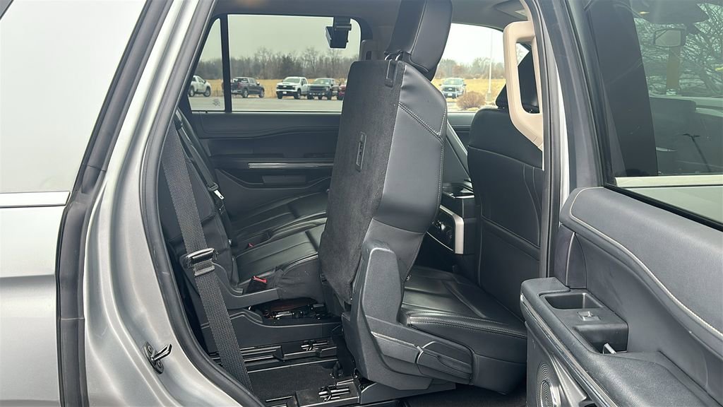 Used 2024 Ford Expedition XLT image 30