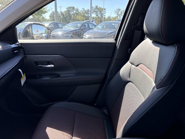 New 2027 Nissan Kicks SR FWD image 18