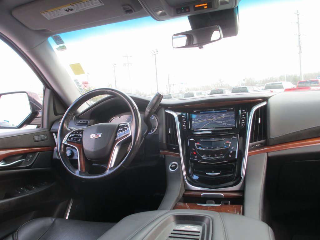 Used 2019 Cadillac Escalade ESV Premium Luxury image 29
