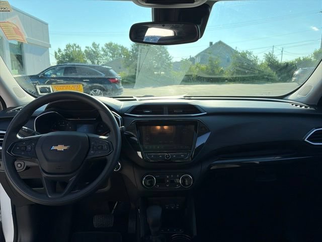 Used 2023 Chevrolet TrailBlazer LT w/ Convenience Package FWD image 11
