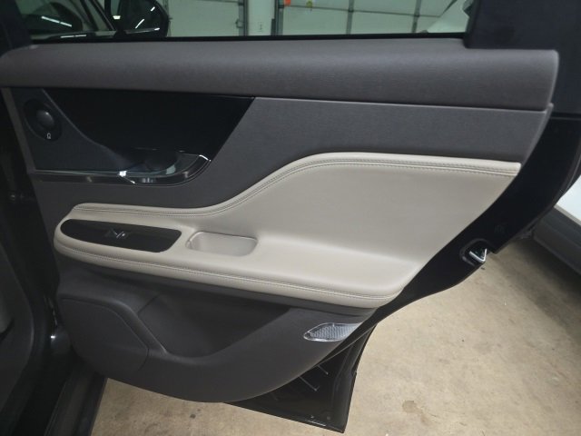 Used 2021 Lincoln Corsair Reserve w/ Equipment Group 201A image 8