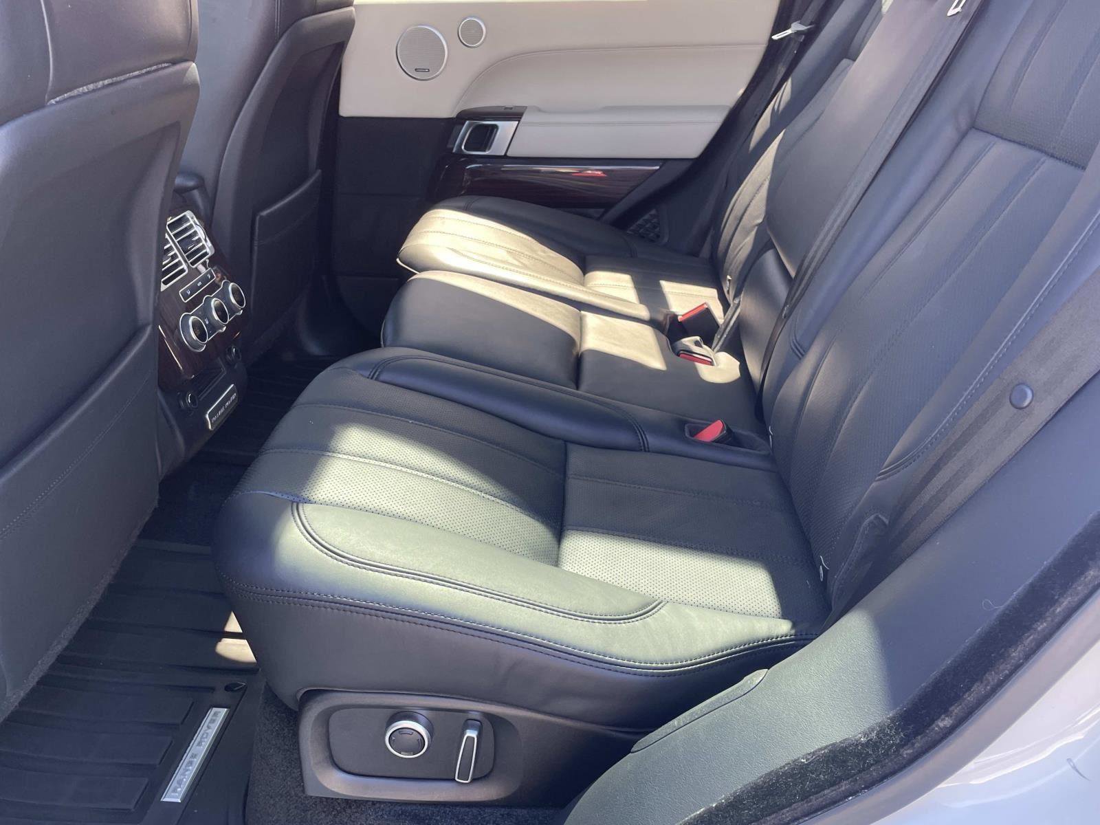 Used 2016 Land Rover Range Rover HSE image 12