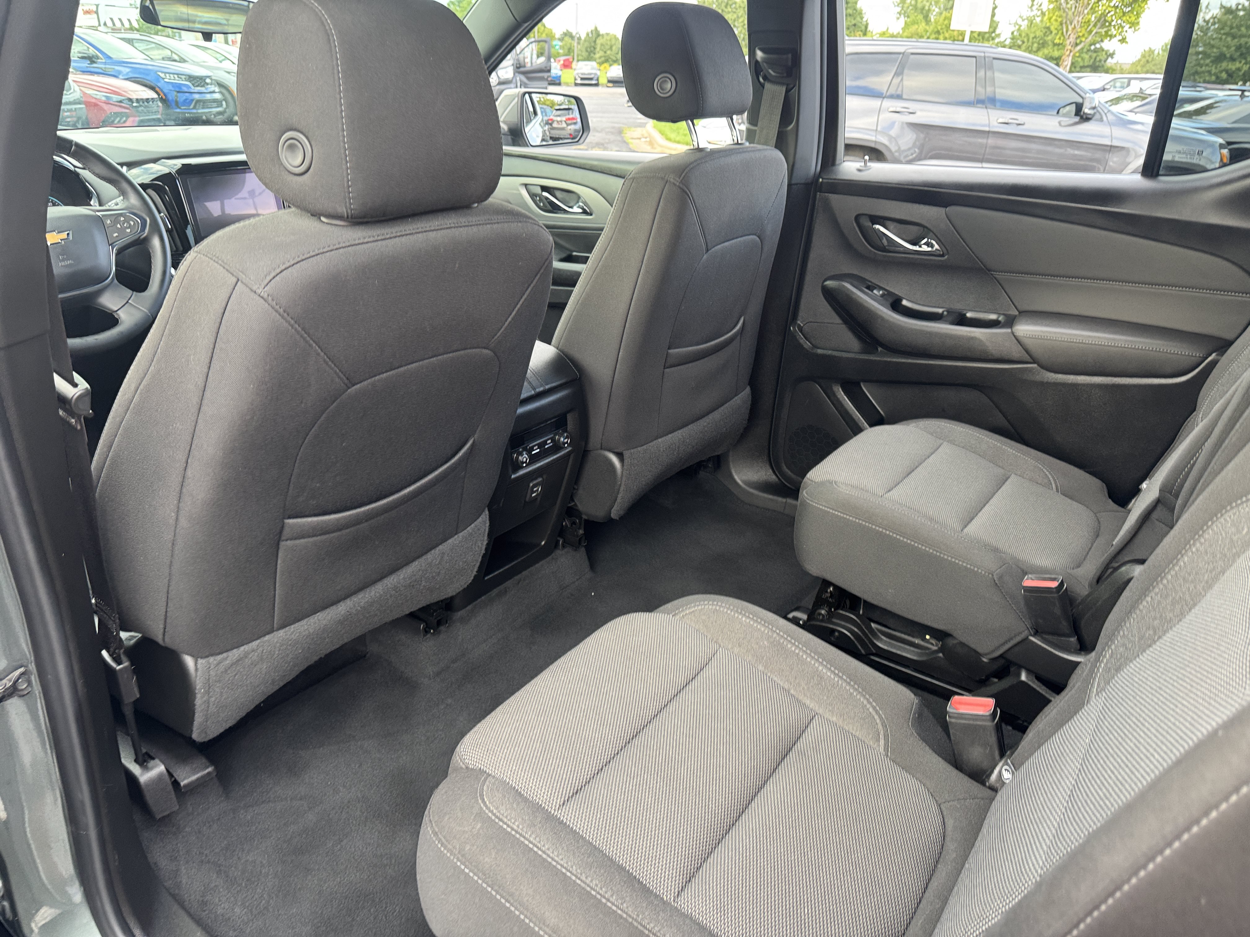 Used 2023 Chevrolet Traverse LT w/ LPO, Cargo Package AWD/4WD image 17