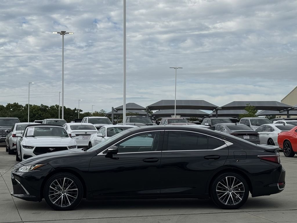 Used 2024 Lexus ES 300h w/ Premium Package FWD image 3