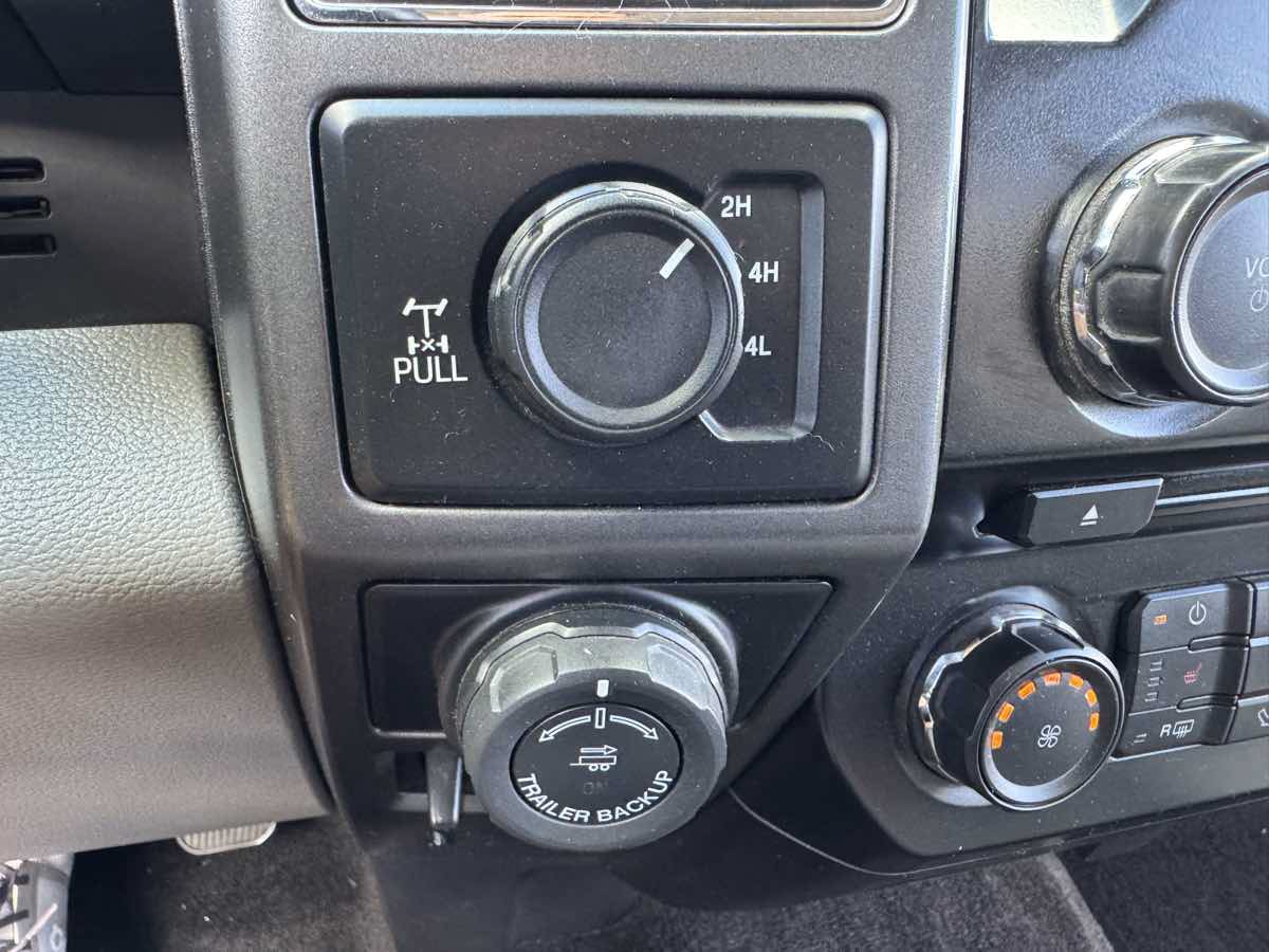 Used 2017 Ford F150 XLT AWD/4WD image 27