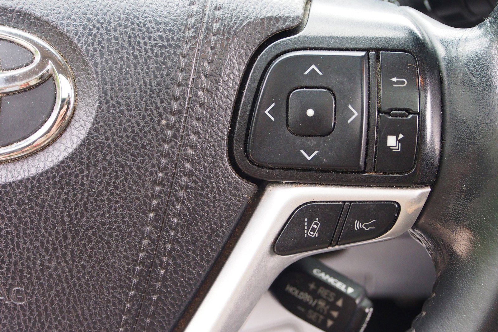 Used 2019 Toyota Highlander Limited FWD image 28