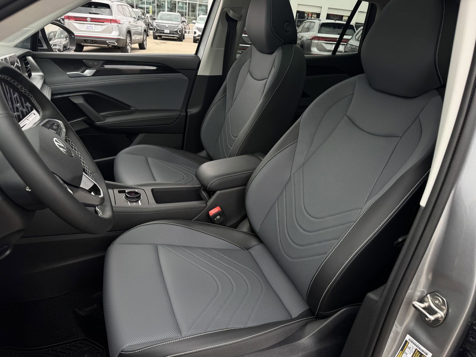 New 2026 Volkswagen Tiguan SE FWD image 25