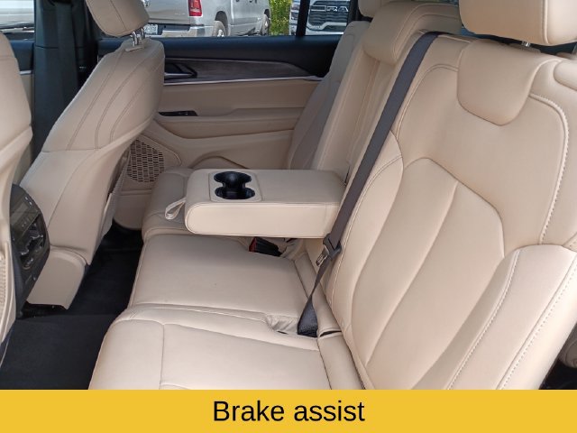 Used 2023 Jeep Grand Cherokee L Limited AWD/4WD image 18