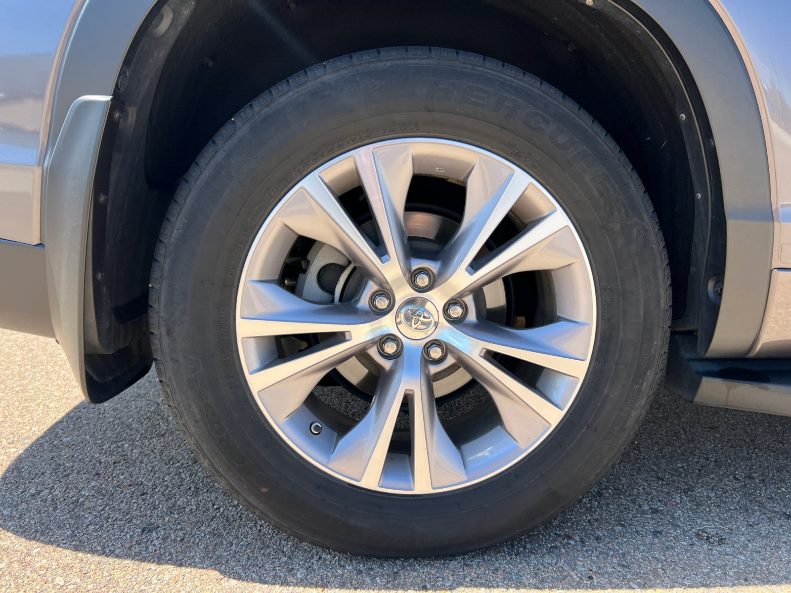 Used 2015 Toyota Highlander XLE AWD/4WD image 25