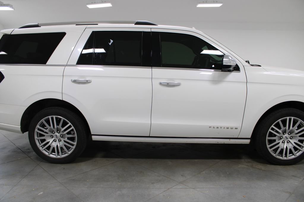 Used 2024 Ford Expedition Platinum image 11