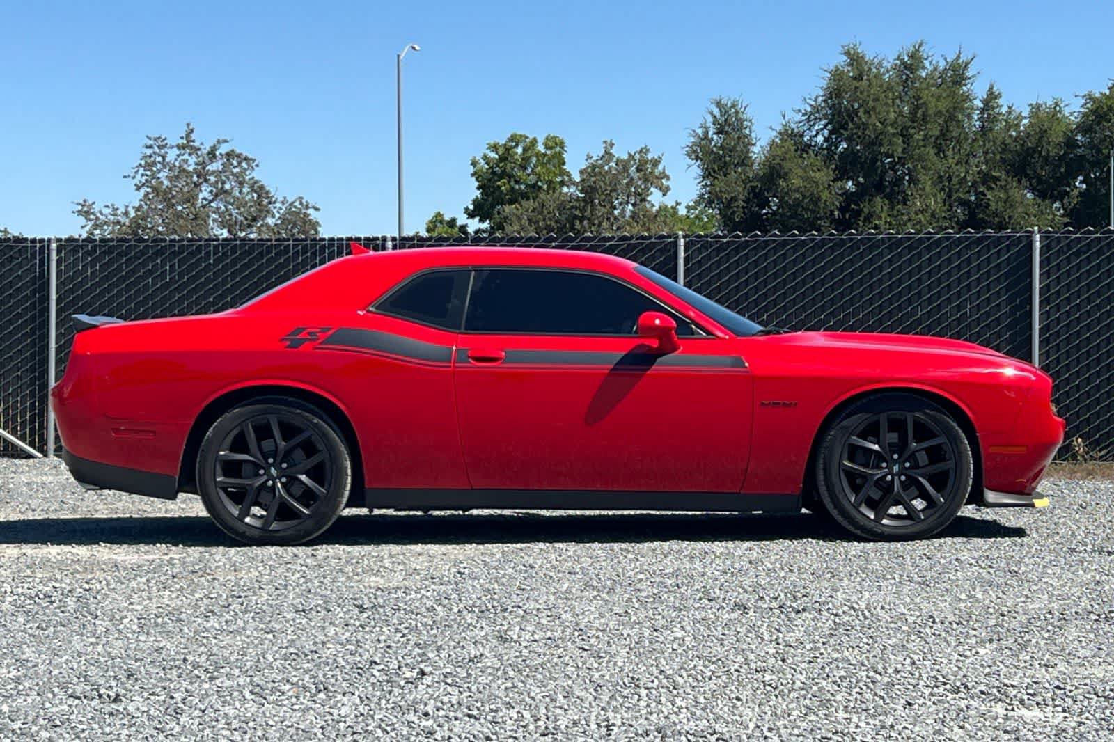 Used 2021 Dodge Challenger R/T w/ Driver Convenience Group RWD image 9