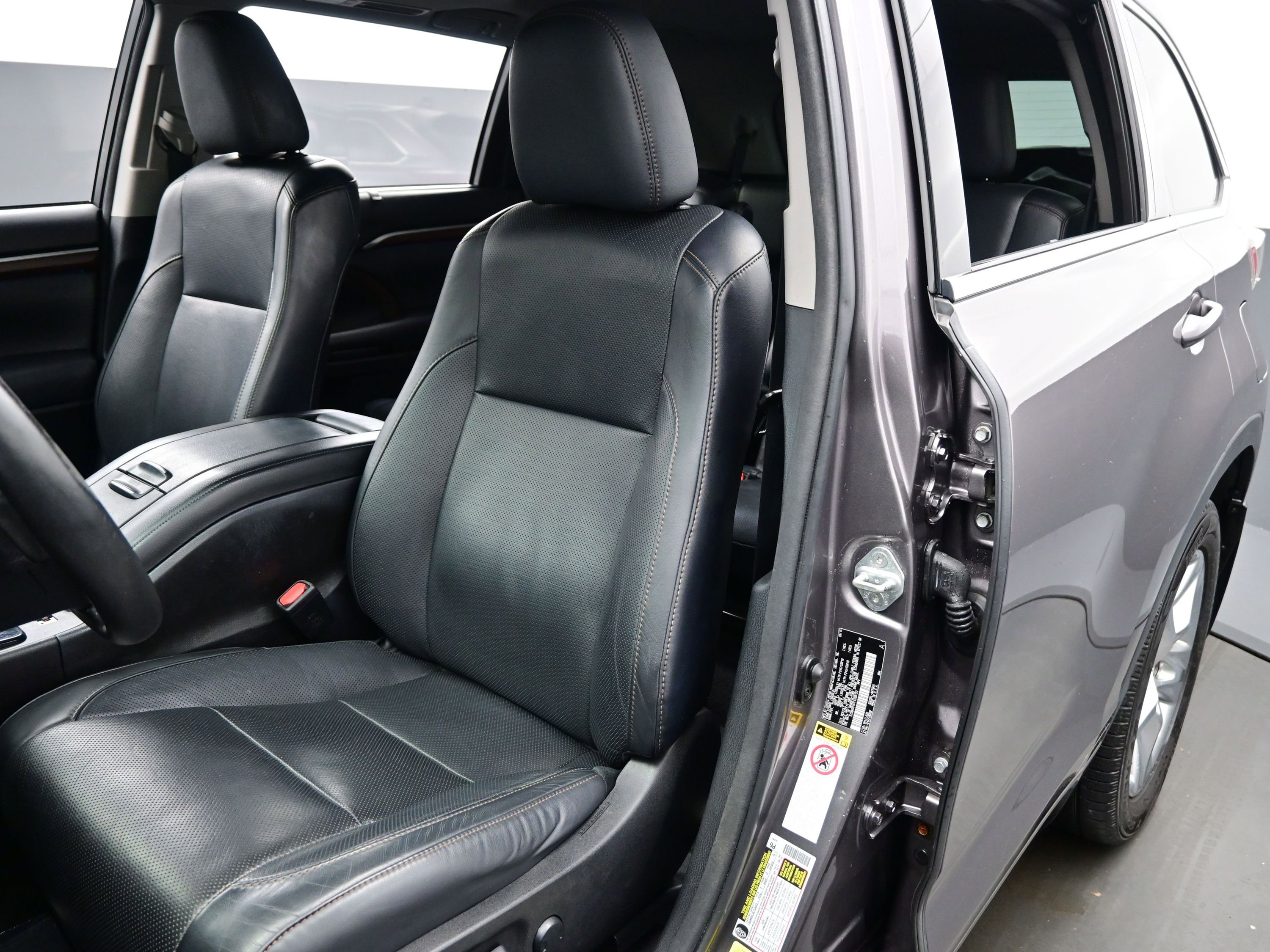 Used 2015 Toyota Highlander Limited image 12