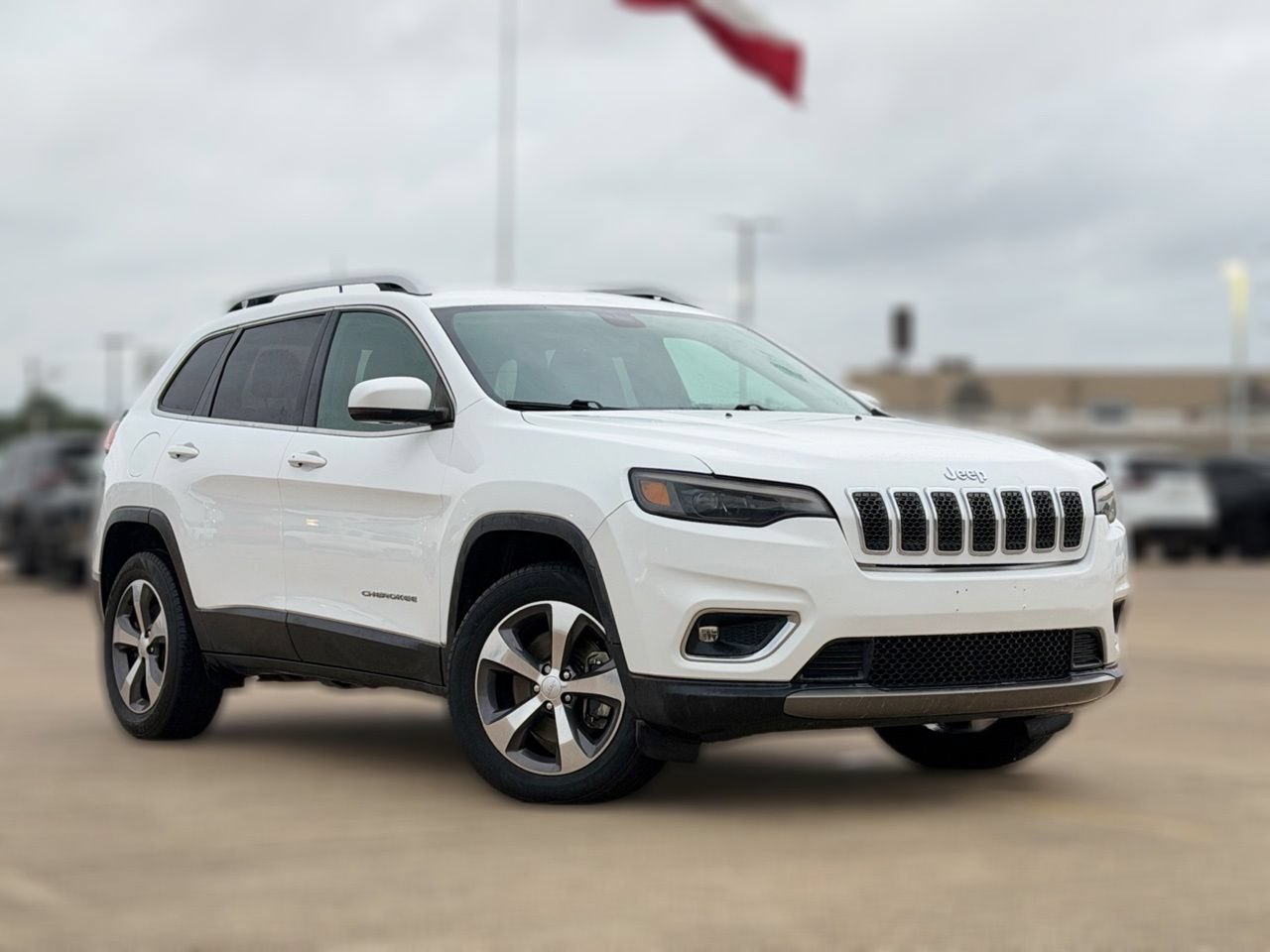 Used 2019 Jeep Cherokee Limited AWD/4WD image 2