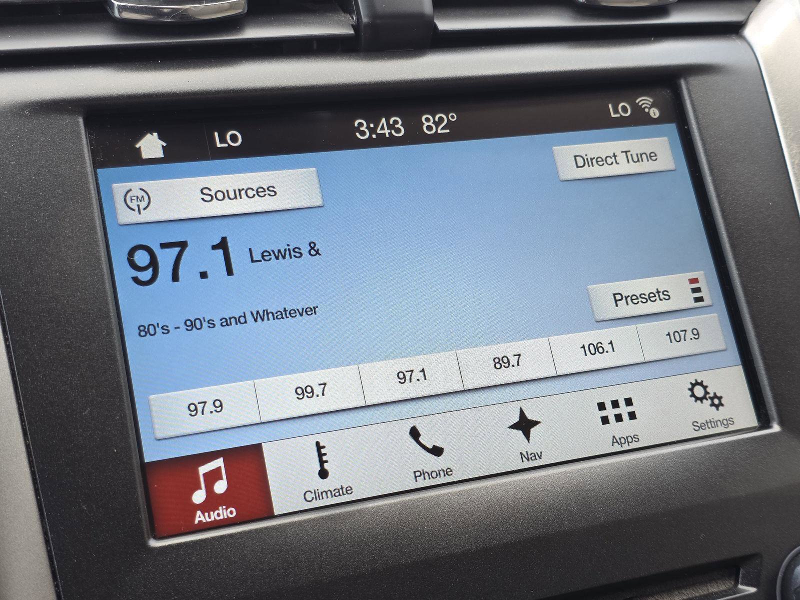 Used 2017 Ford Fusion SE w/ Fusion SE Technology Package image 21