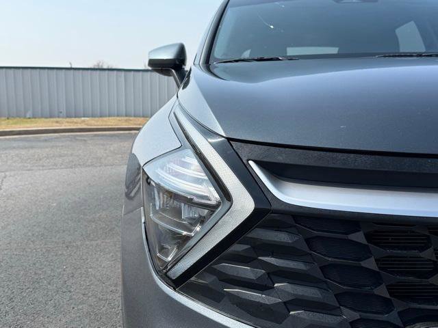 Used 2023 Kia Sportage LX image 4